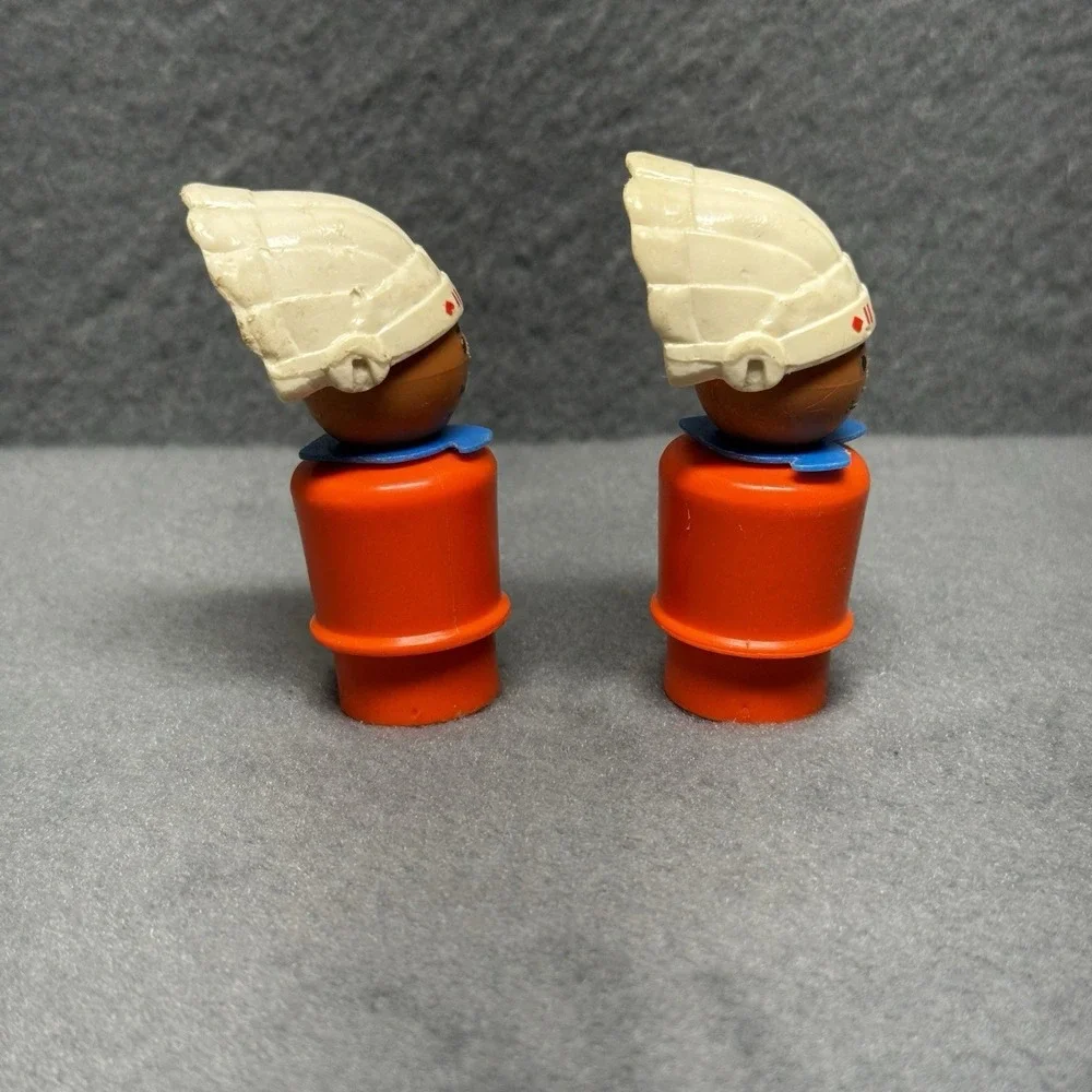 Vintage Fisher Price little people red native Indian chief blue Western Town 934